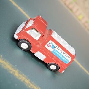 Vintage 1970 Tootsietoy Made In USA Chemical Extinguisher Fire Rescue Truck A32